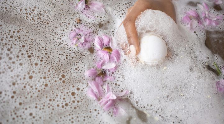 Doprajte si domácu wellness chvíľku s kúpeľovými bombami